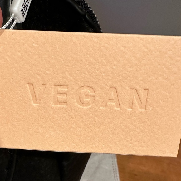 Urban Outfitters Originals NWT Skylark Vegan Black Handbag - Picture 9 of 14